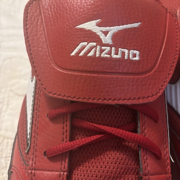 Mizuno Men's Size 14 Red White Metal Cleats, Red Lace Ups, Nine Spikes - Picture 2 of 7